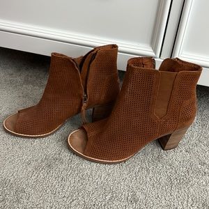 Tom’s brand new Majorca Peep Toe